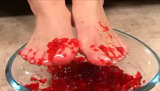 Bir esmer Alman sürtük gets ona ayakları dağınık önce Başlarken becerdin