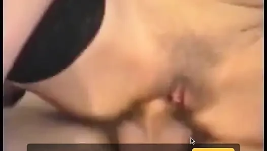 Azgın hatun sikilmeden önce büyük direğe gırtlağına kadar alıyor