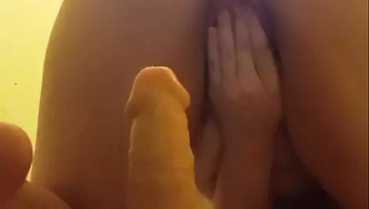 bir yapay penis sürme