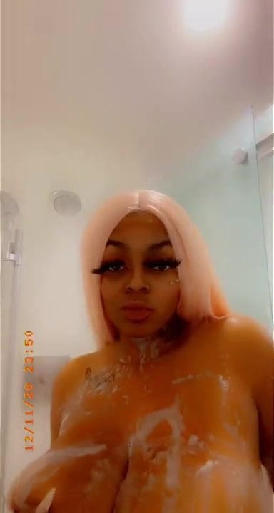 busty abanoz