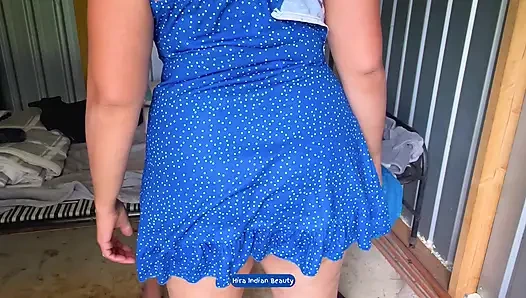 Hintli orta yaşlı seksi kadın erkek hizmetçi tarafından sert sikiliyor: amcık yeme, sakso ve anal göt sikişi