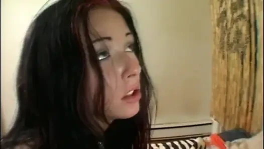 Susamış sürtük sert anal seks için yalvarıyor