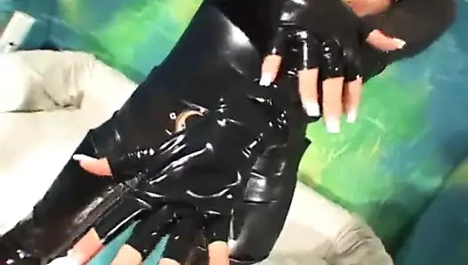 Phoenix marie sıkı lateks catsuit içinde