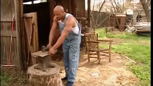 Üniformalı edepsiz orta yaşlı seksi kadın için büyük zenci yarağı