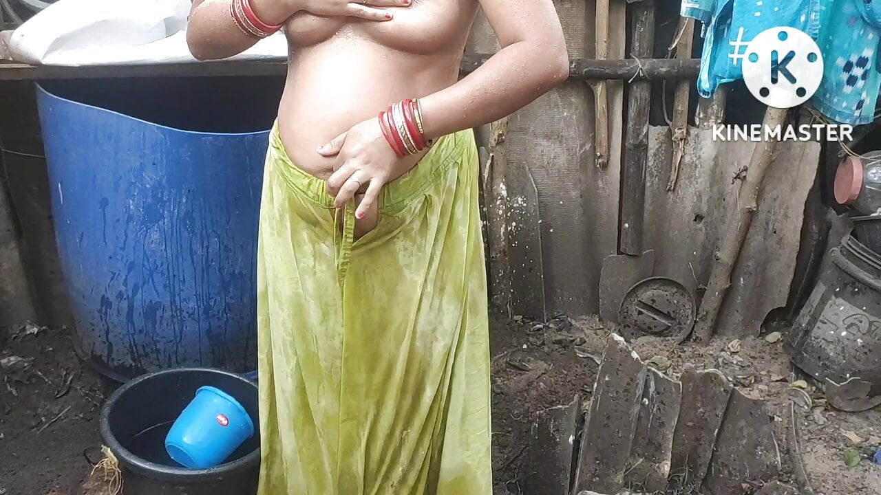 Anita yadav banyo dışında