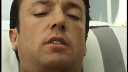 Uygun damızlık masturbates solo tarafından the havuz