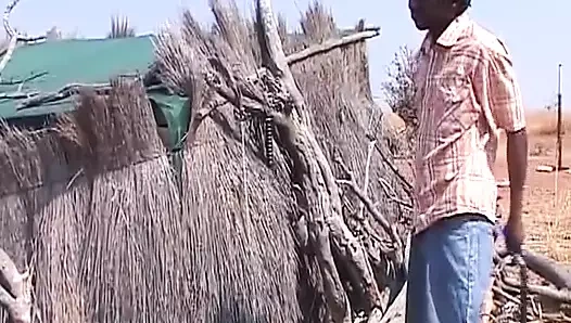 Muhteşem zenci Alman sürtük bağlıyken sikiliyor