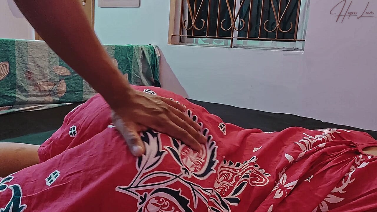 Ev hanımı büyük yaraklı komşusunu sikiyor.