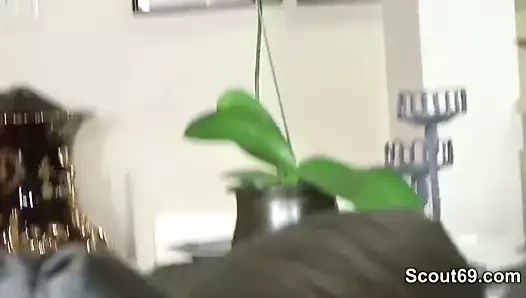 Sıcak milf ajan ayartmak yabancı için sikme ona