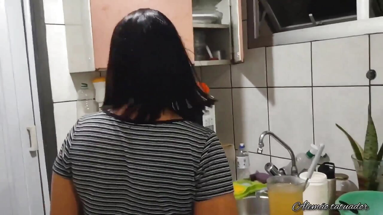 Güzel Sarah Rosa'nın sıcak sahneleri çekmeye hazırlanması
