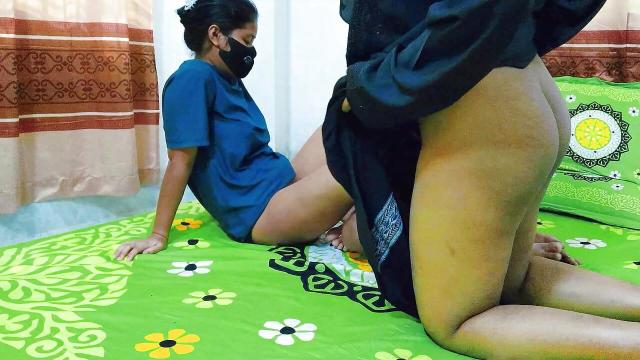 Bugün tesettürlü Müslüman teyzemi ve azgın kızı bangla sesini sikiyorum