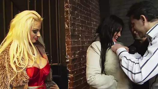 Bir tv sunucusu &amp; onun bff sert kaba hardcore grup seks