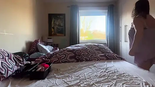Lila polkadot pizsama sztriptíztánc és hatalmas dildó olajban