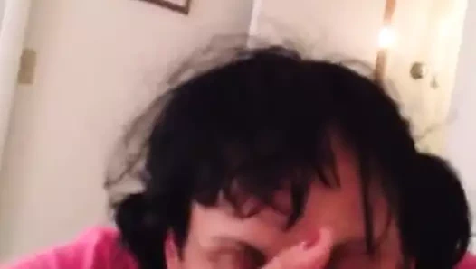 Bir şaft yiyen olgun kokarca