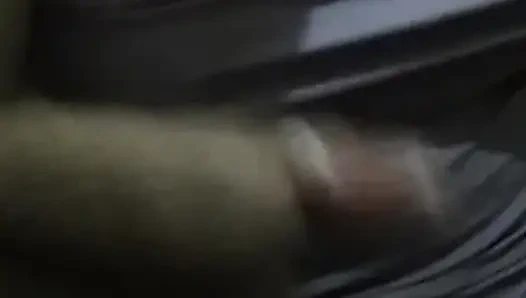 Angel aldatmak için komşularını baştan çıkarmaya çalışıyor
