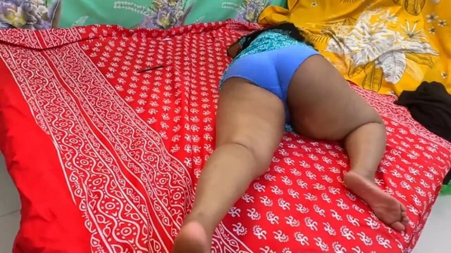 Индийская тетя рассказывала свою историю, а затем ушла