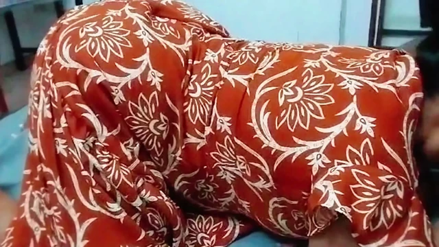 Arkadaşımın karısıyla odaya girdim