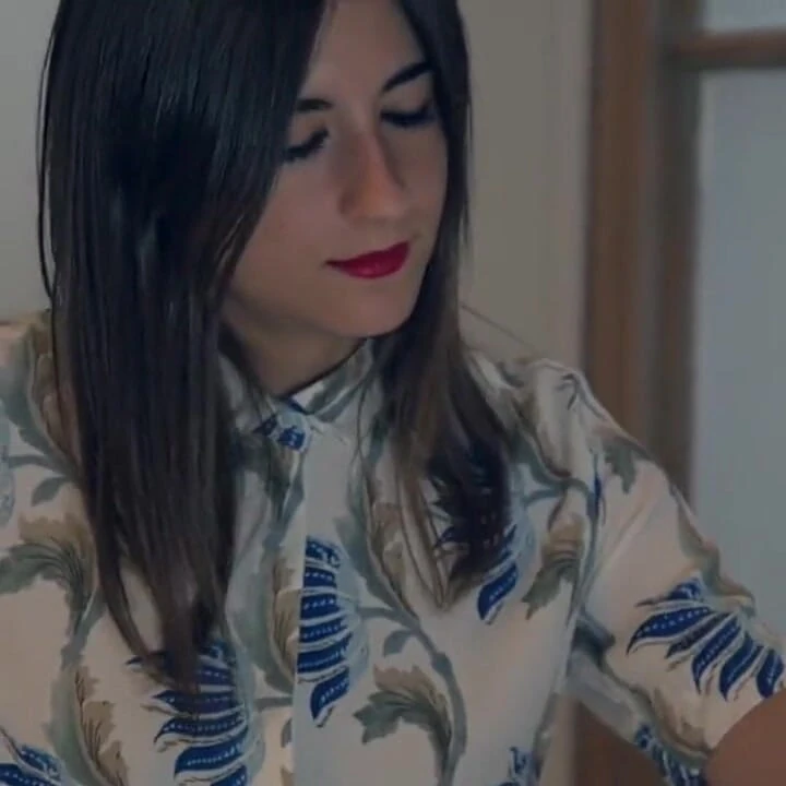 Amına muz sokuyor