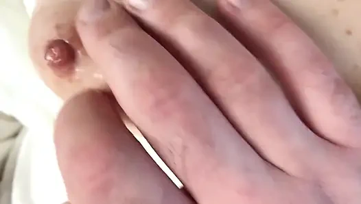 Çok hızlı boşaldı. Şimdi kremsi amcığımı yala. İçine boşalma temizleme. Kadın orgazmı. POV