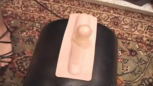 Utangaç Genç Fahişe Büyük Sybian Oyuncağına Biniyor!