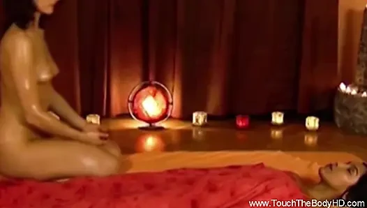 Şehvetli tantra vücut masajı