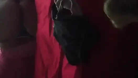 Karımın kullanılmış tangasıyla mastürbasyon yapıyorum ve fark etmiyor
