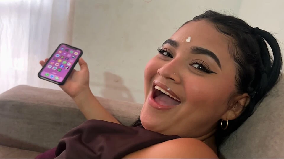 I can't help but masturbate while watching my stepsister