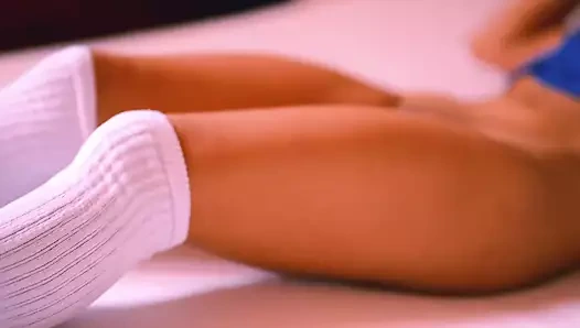 Aile şehir dışındayken en iyi arkadaşım ve ben odasında seks yapıyor