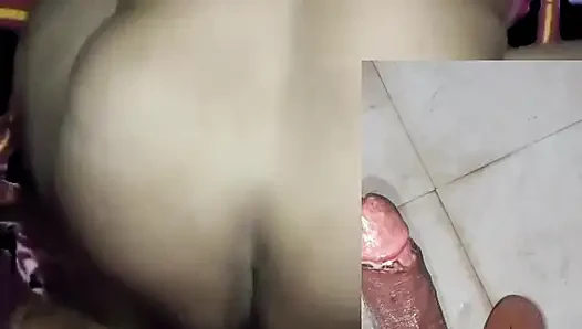 Hintli ev hanımı kocasına çok aç evli kadınla görüntülü görüşme yapıyor