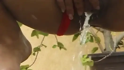 Alman bebeğin her yerine işediği bu solo seansı izleyin
