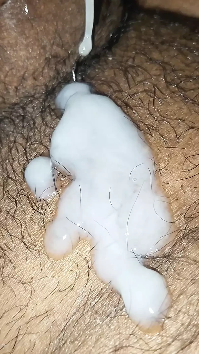 Смотреть сперму члена Naughty America, в которой член принимает ванну в собственной сперме