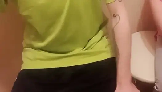 Bir kadın yarağımı sıvazlıyor yakın çekim