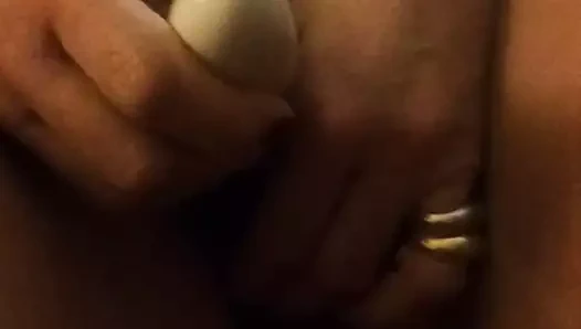 Milf mariee se touche en pensant a ma queue