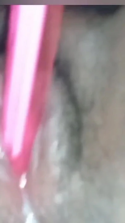 Sri Lankalı seksi genç kız oyuncakla amından sikiliyor | Klip 2