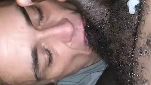 Mickey fındık öpüyor