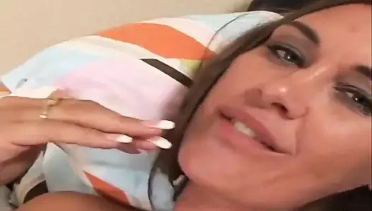 Simone Riley kasete yakalanmayı seviyor