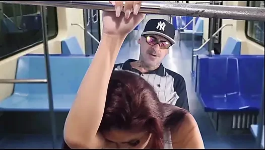 Otobüste halka açık şekilde seks!