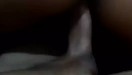 Morena sentando na pica com vontade