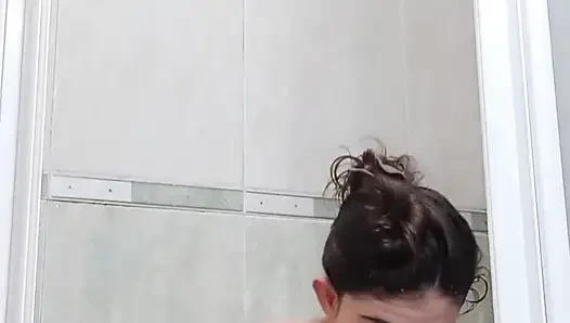Benimle duş, amcık tıraşı