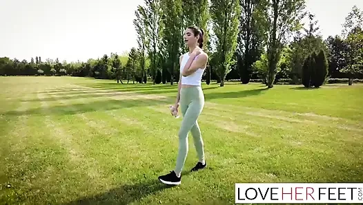 Lezbiyenler candice luciani ve seksi lexy'nin erotik ayak seksi