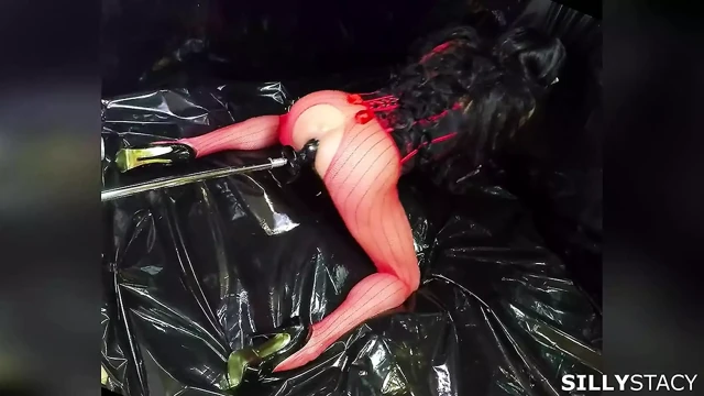Cd stacy derin anal büyük zenci yarağı pompalama siyah ve kırmızı bodystoking