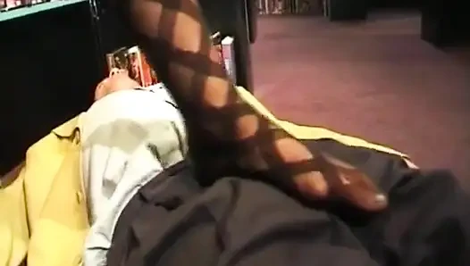 Mükemmel Alman bayanın ayaklarını yalatmasını izlemeye hazır mısın