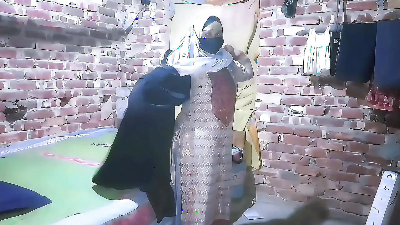 Baldızımın evini ziyaret ederken, baldızımın beni seks için aradığını gördüm.