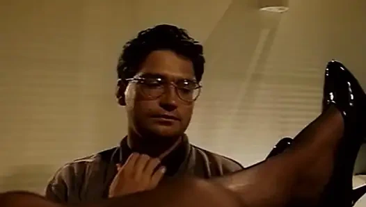 Bu Fransız bayan sıkı amcığını yakın çekimde siktiriyor