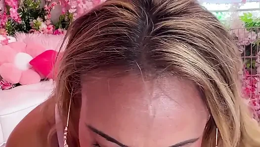 Carmela Debriyaj götüne ateşli bir şekilde döl alıyor - dikey