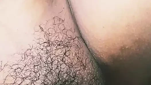 Tamil Shaliny komşusuyla aldatmayı kaydediyor