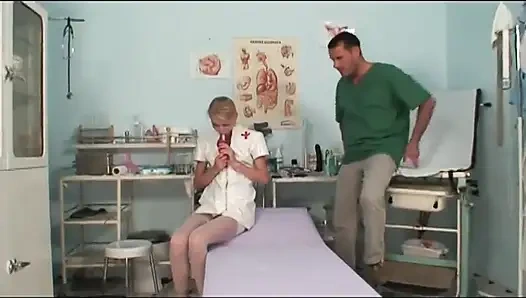 Hastanede yapay penisle sikişiyor