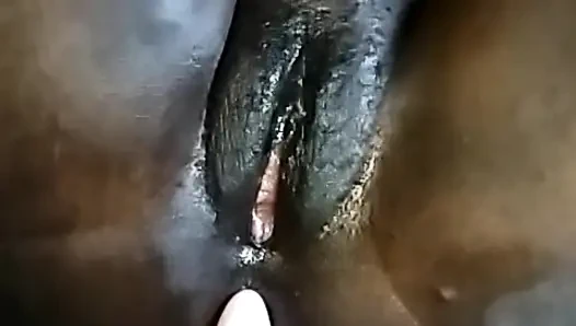 Kız arkadaşımın amıyla ve göt deliğiyle oynuyorum