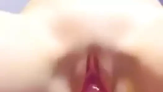 Busty maskeli kız bir yapay penis sürmek