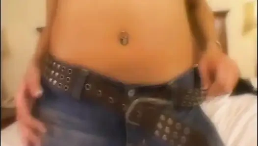 Minyon Asyalı büyük zenci yarağını amına sokuyor